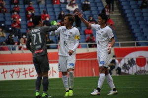 開幕から1カ月、GK佐々木がプロデビュー